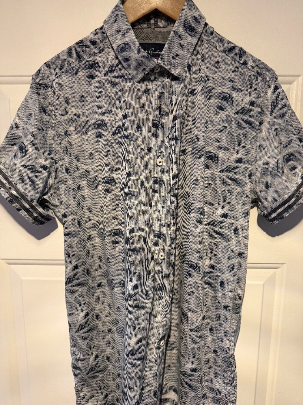 Robert Graham Slim Fit men's shirt in size large - Like New